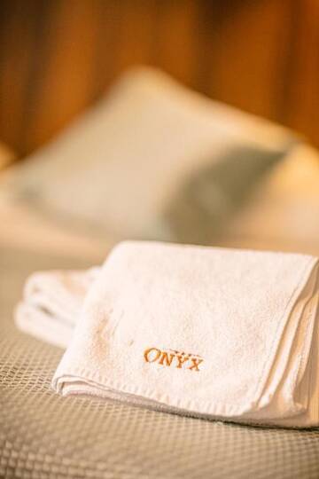 Фото номера Двухместный номер Делюкс с 1 кроватью и ванной Отель Hotel Onyx г. Губин 5
