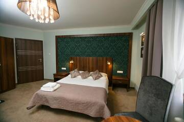 Фото номера Двухместный номер Делюкс с 1 кроватью и ванной Отель Hotel Onyx г. Губин 3
