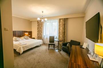 Фото номера Двухместный номер Делюкс с 1 кроватью и душем Отель Hotel Onyx г. Губин 2