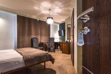 Фото номера Двухместный номер Делюкс с 1 кроватью и ванной Отель Hotel Onyx г. Губин 12