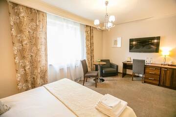 Фото номера Двухместный номер Делюкс с 1 кроватью и душем Отель Hotel Onyx г. Губин 4